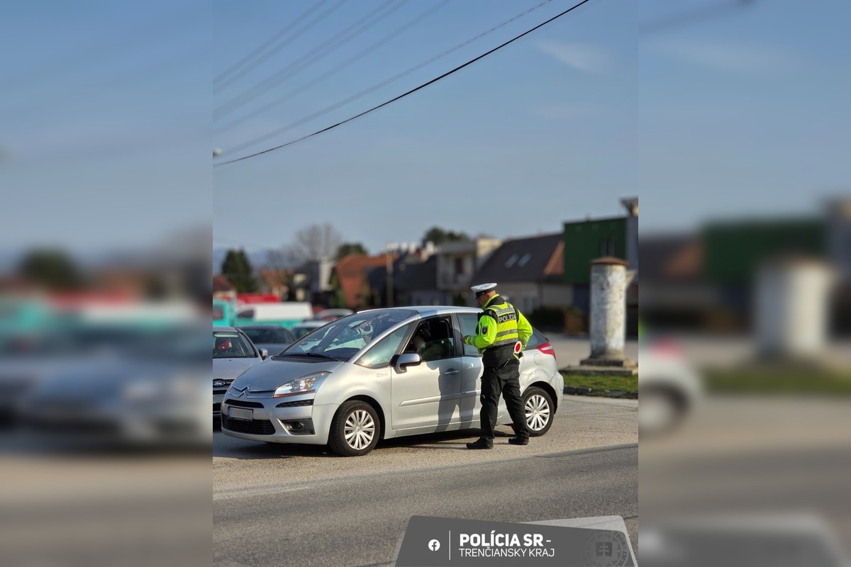 FOTO: Polícia kontrolovala vodičov aj cyklistov , foto 4