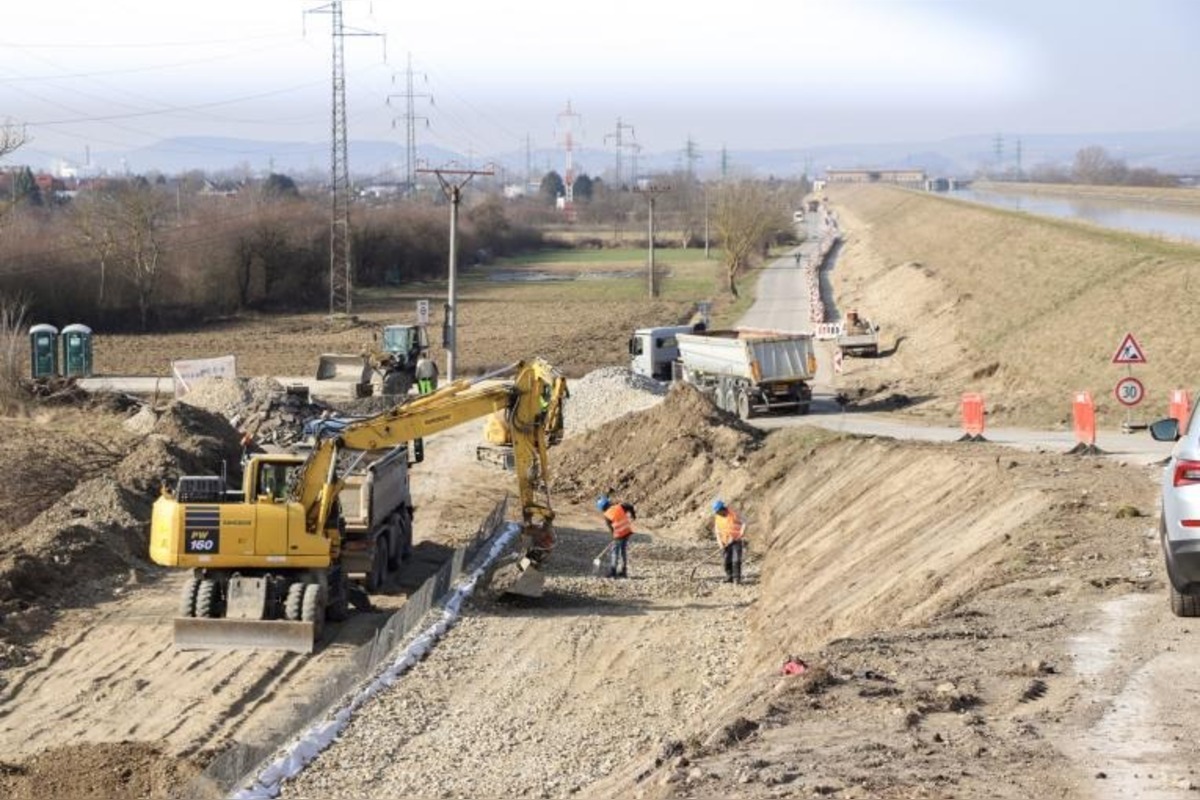 FOTO: Práce na cyklomagistrále medzi Nemšovou a Trenčínom napredujú rýchlym tempom , foto 1