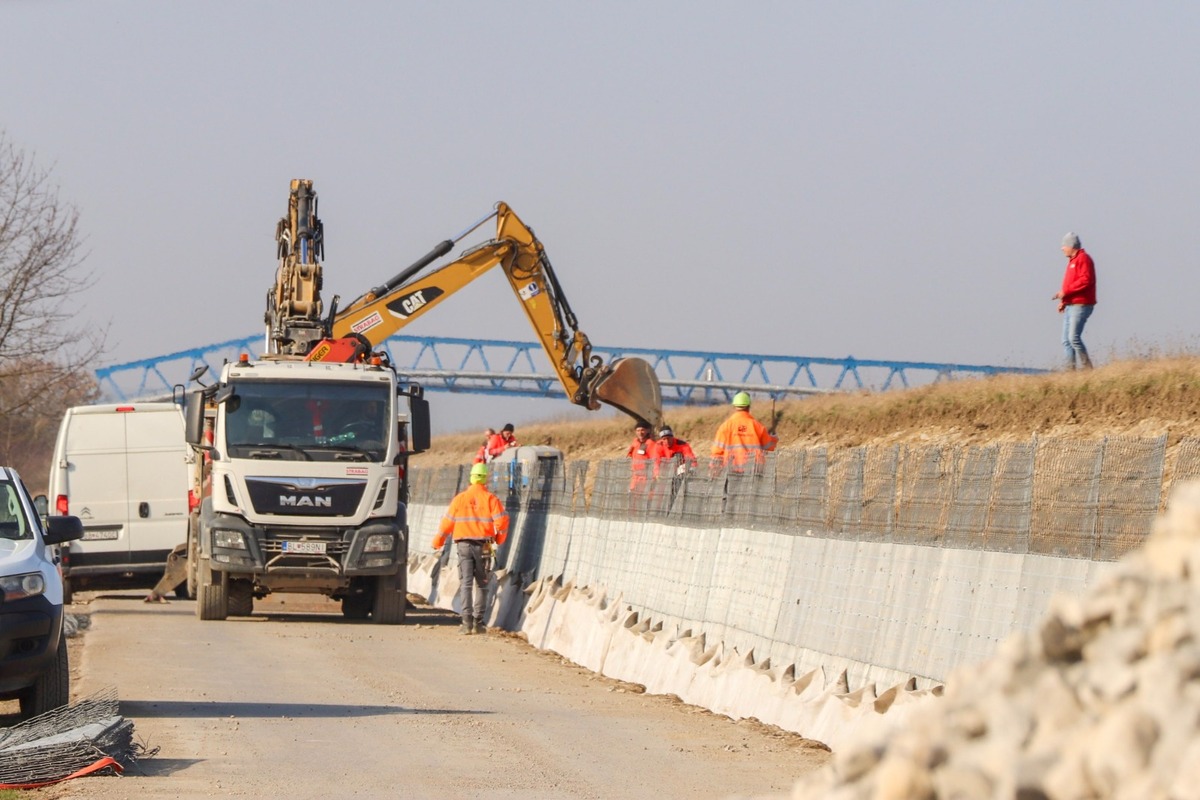 FOTO: Práce na cyklomagistrále medzi Nemšovou a Trenčínom napredujú rýchlym tempom , foto 3