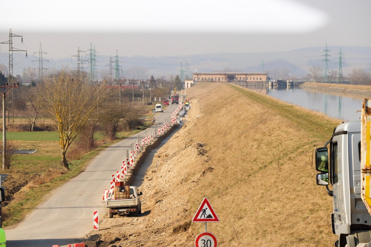 FOTO: Práce na cyklomagistrále medzi Nemšovou a Trenčínom napredujú rýchlym tempom , foto 7