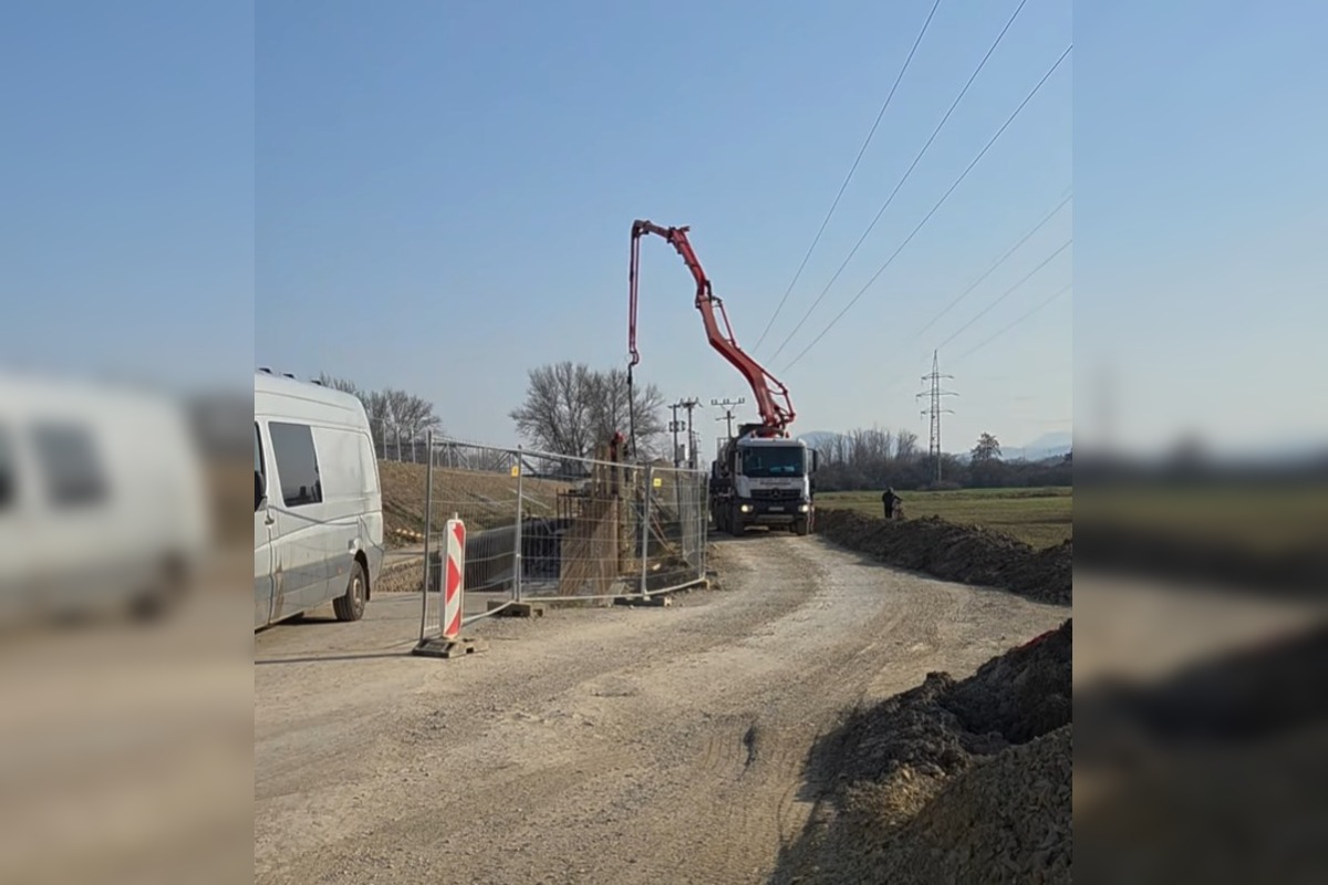 FOTO: Práce na cyklomagistrále medzi Nemšovou a Trenčínom napredujú rýchlym tempom , foto 11