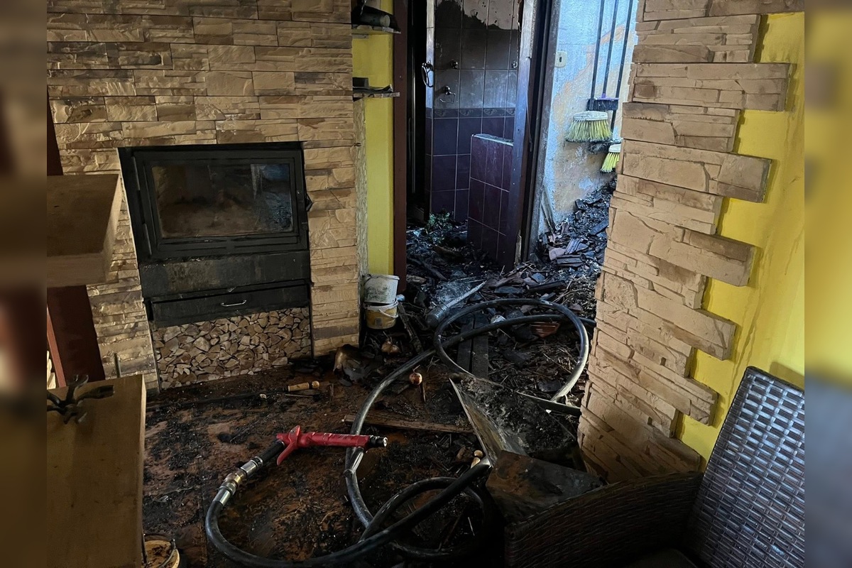 FOTO: Prišli o všetko za jednu noc. Rodina z Hradišťa prosí po ničivom požiari o pomoc, foto 3