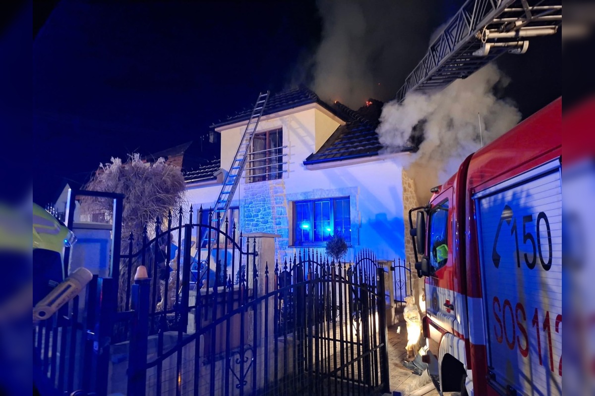 FOTO: Prišli o všetko za jednu noc. Rodina z Hradišťa prosí po ničivom požiari o pomoc, foto 10