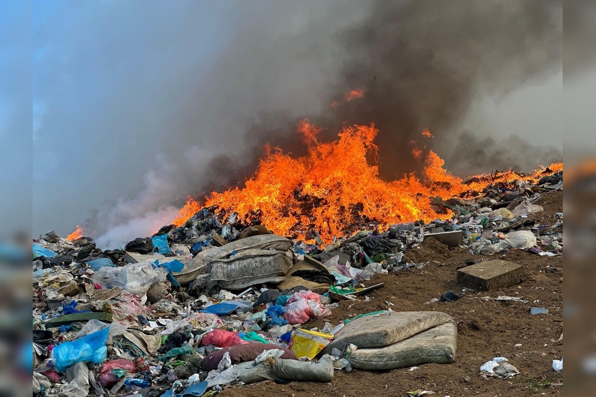 FOTO: Dramatický zásah pri Prievidzi, oheň zachvátil obrovskú časť skládky, foto 4