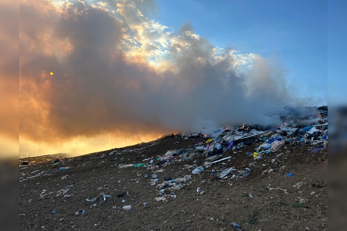 FOTO: Dramatický zásah pri Prievidzi, oheň zachvátil obrovskú časť skládky, foto 5