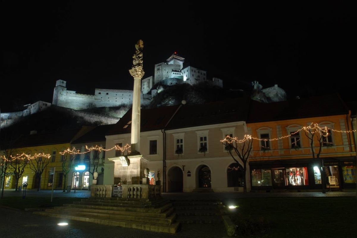 FOTO: V Trenčíne na čas zhasnú svetlá ikonických pamiatok, foto 6