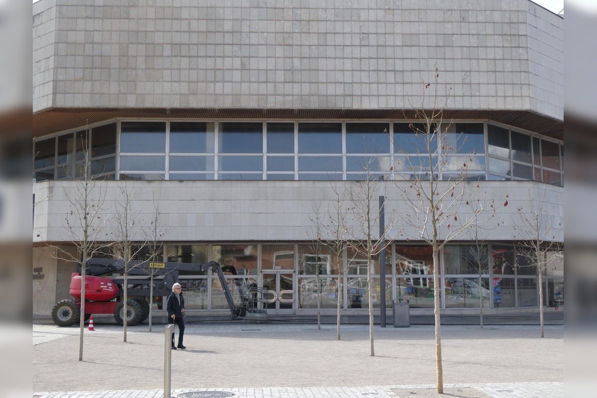 FOTO: V Trenčíne začali s čistením fasáda ODA, foto 2