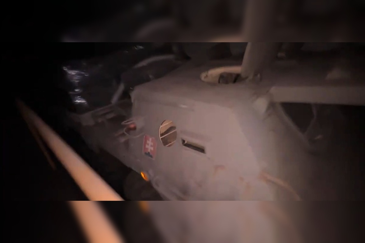 FOTO: Mladí youtuberi narušili bezpečnosť v dubnickej zbrojovke, foto 3