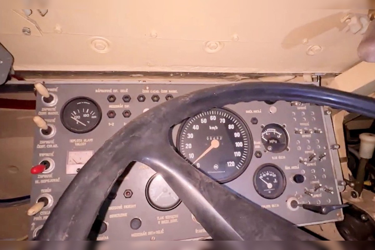 FOTO: Mladí youtuberi narušili bezpečnosť v dubnickej zbrojovke, foto 14