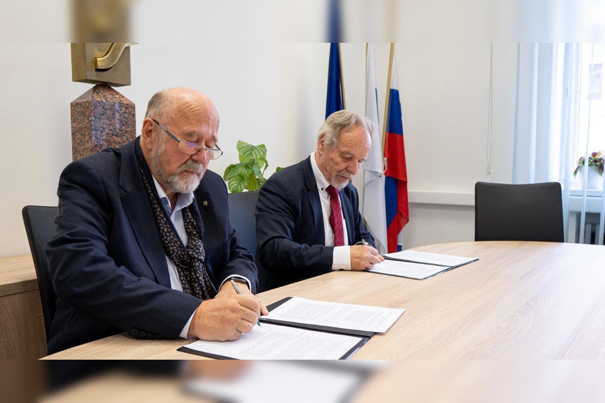 FOTO: Podnikatelia žiadajú urýchlenie výstavby R6 medzi Púchovom a Zlínom, foto 1