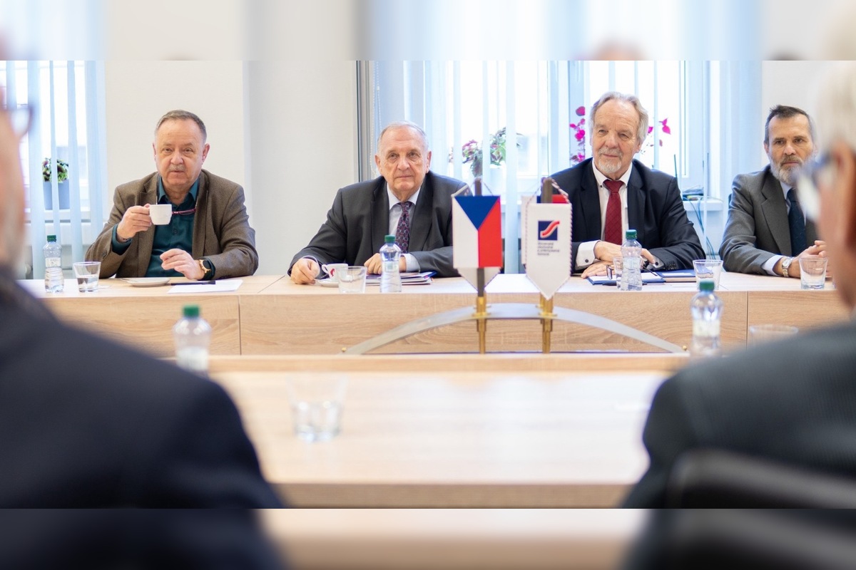 FOTO: Podnikatelia žiadajú urýchlenie výstavby R6 medzi Púchovom a Zlínom, foto 4