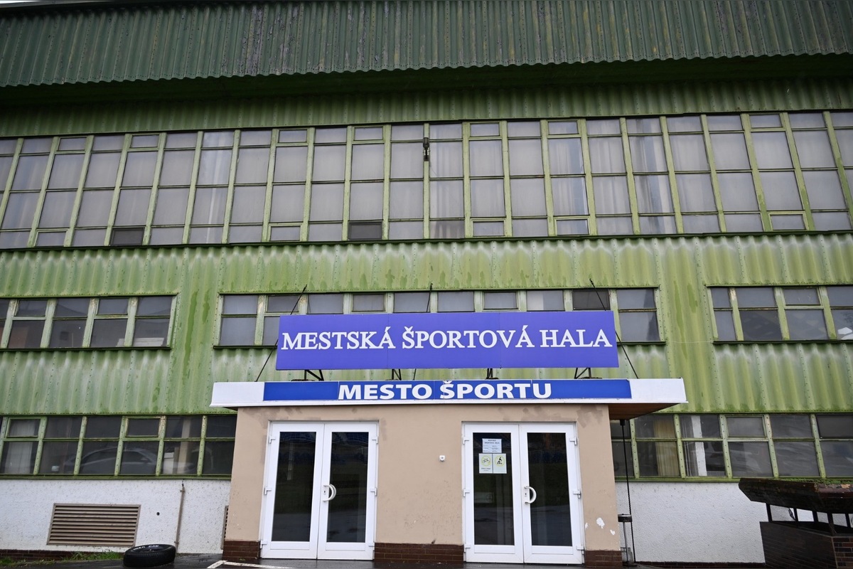 FOTO: Dubnica získa milióny eur na modernizáciu športovej haly, foto 3