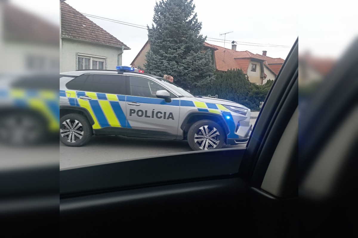 FOTO: Policajná naháňačka v Partizánskom skončila čelnou zrážkou, foto 2