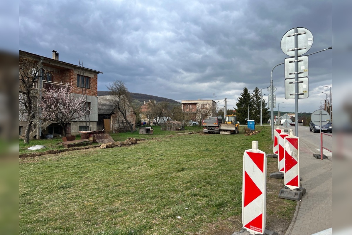 FOTO: Nové parkovisko v Zlatovciach vznikne na voľnom pozemku, foto 1