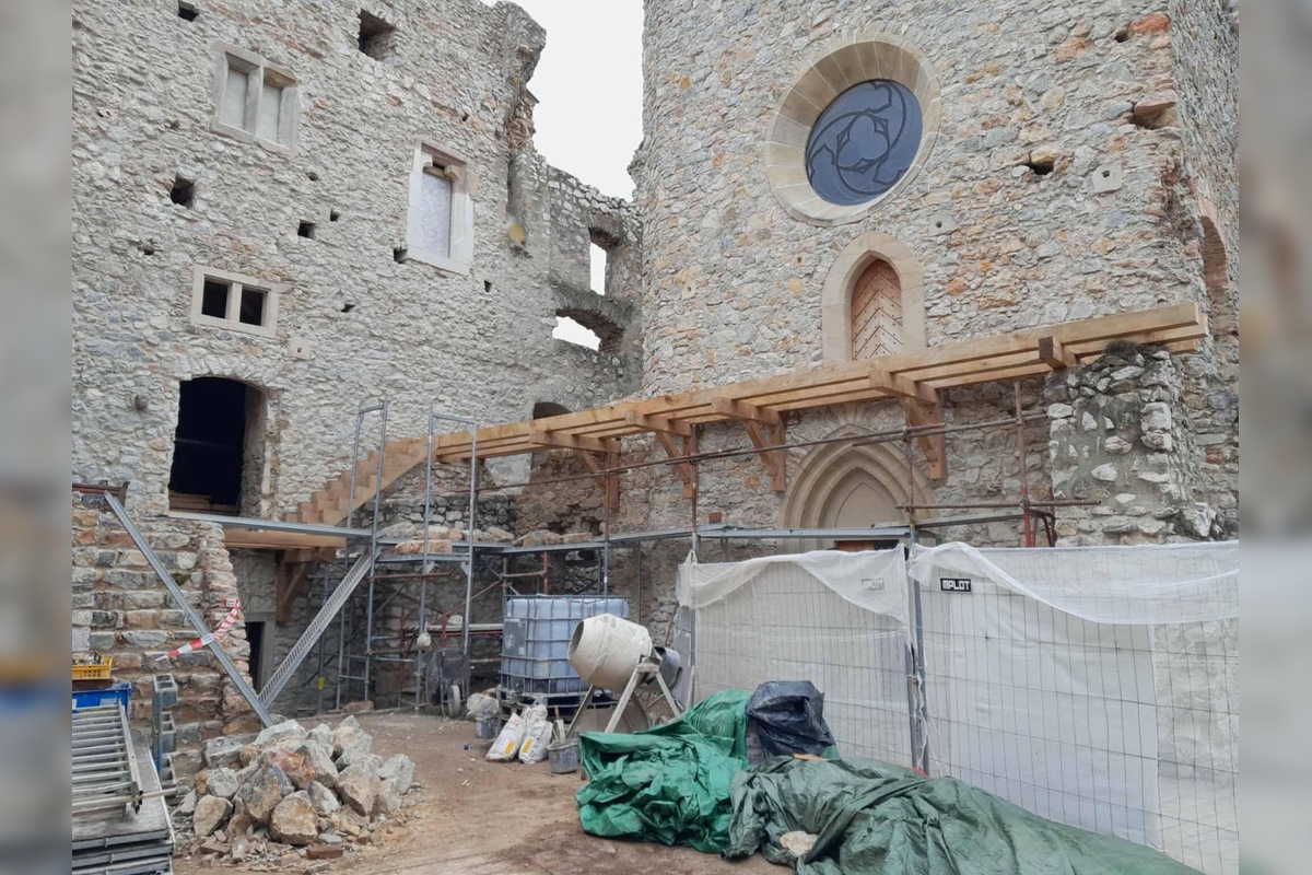 FOTO: Rekonštrukcia hradu Beckov, foto 2