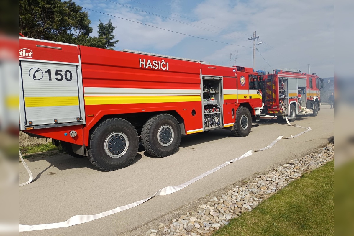 FOTO: V Brunovciach došlo k požiaru jednoduchej stavby, potrebný bol zásah hasičov, foto 3