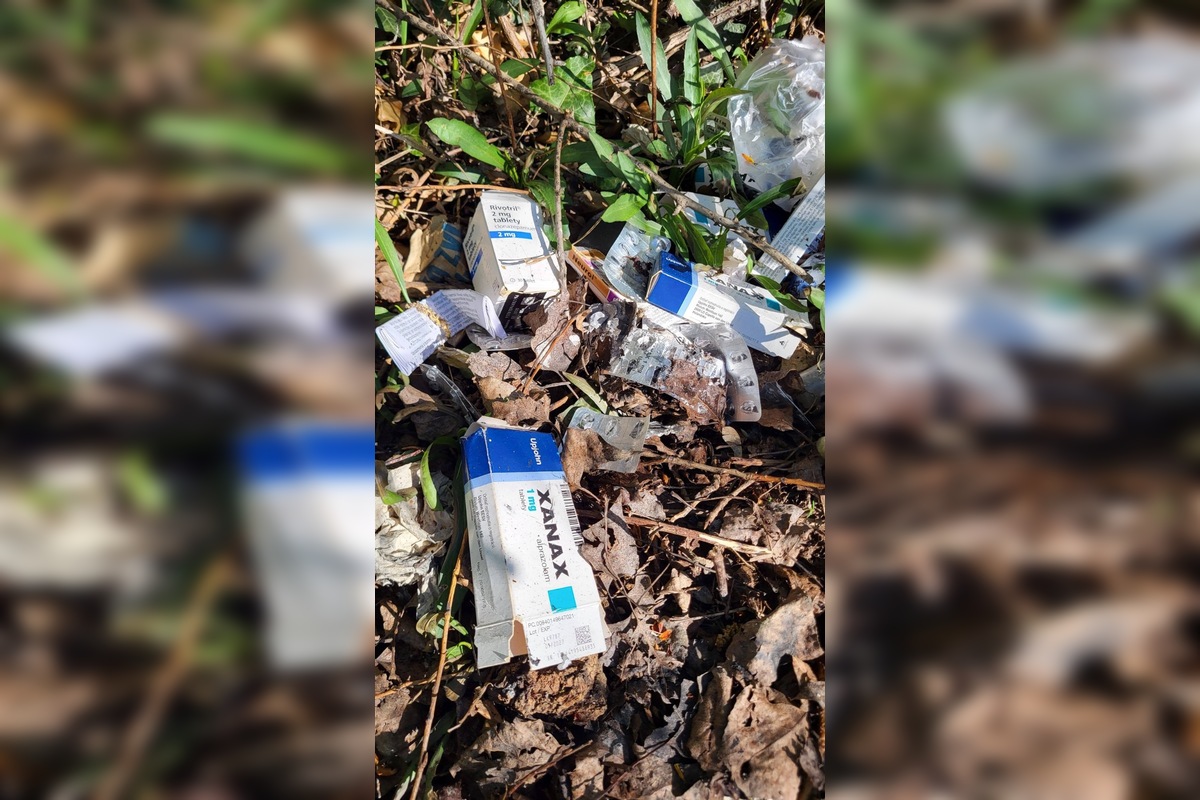 FOTO: Trenčania upozorňujú na neporiadok v miestom luhu, foto 3