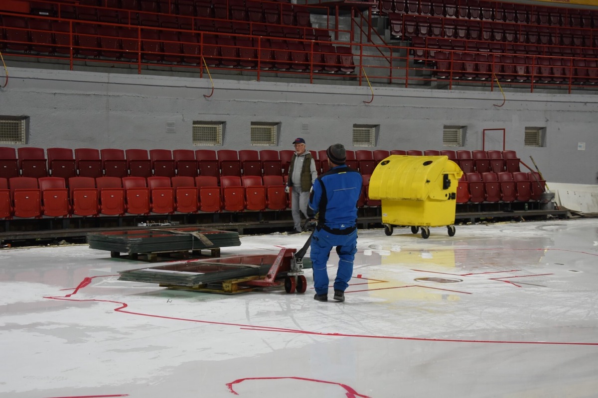 FOTO: V Trenčíne finišujú úpravy štadióna Pavla Demitru , foto 2