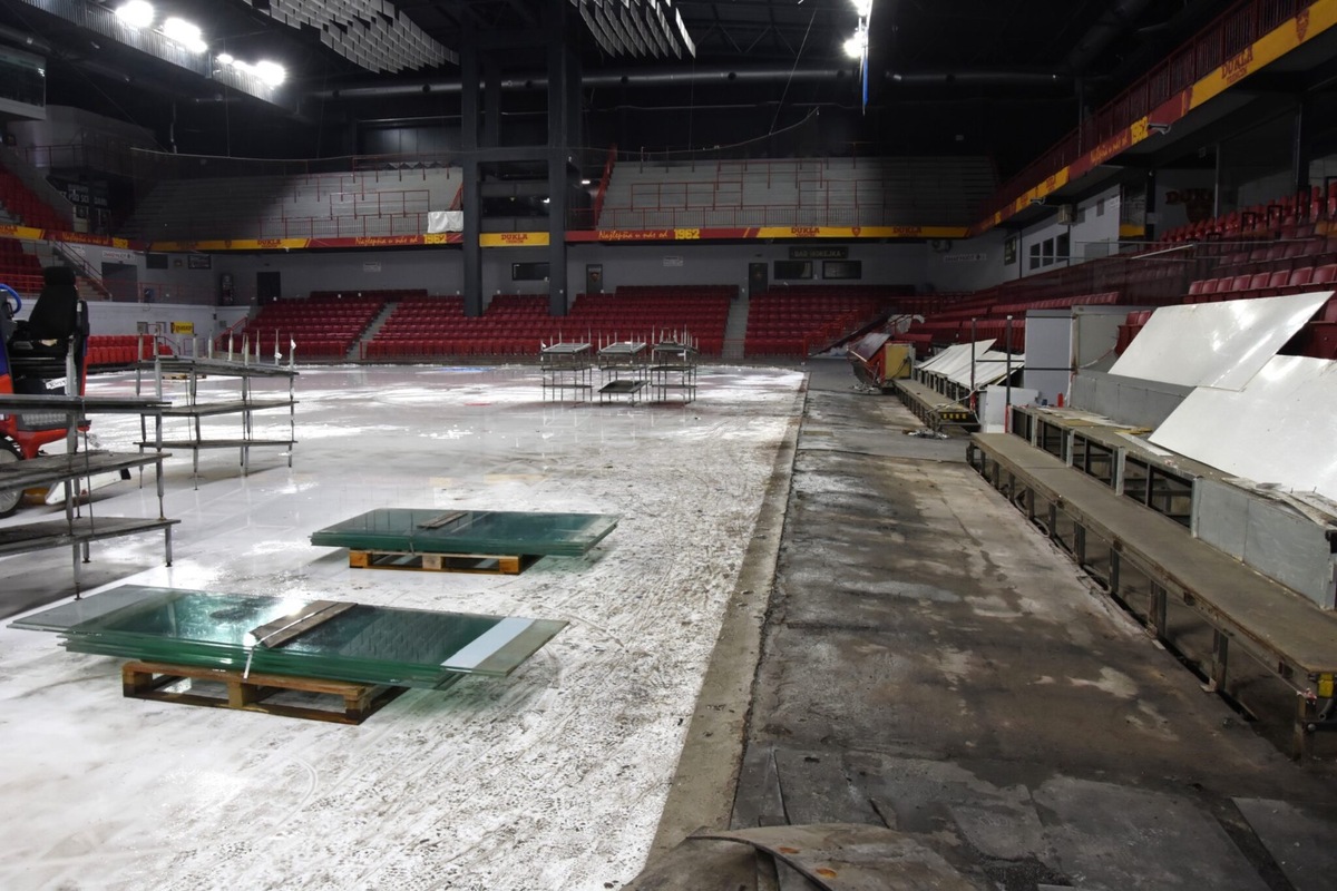 FOTO: V Trenčíne finišujú úpravy štadióna Pavla Demitru , foto 3