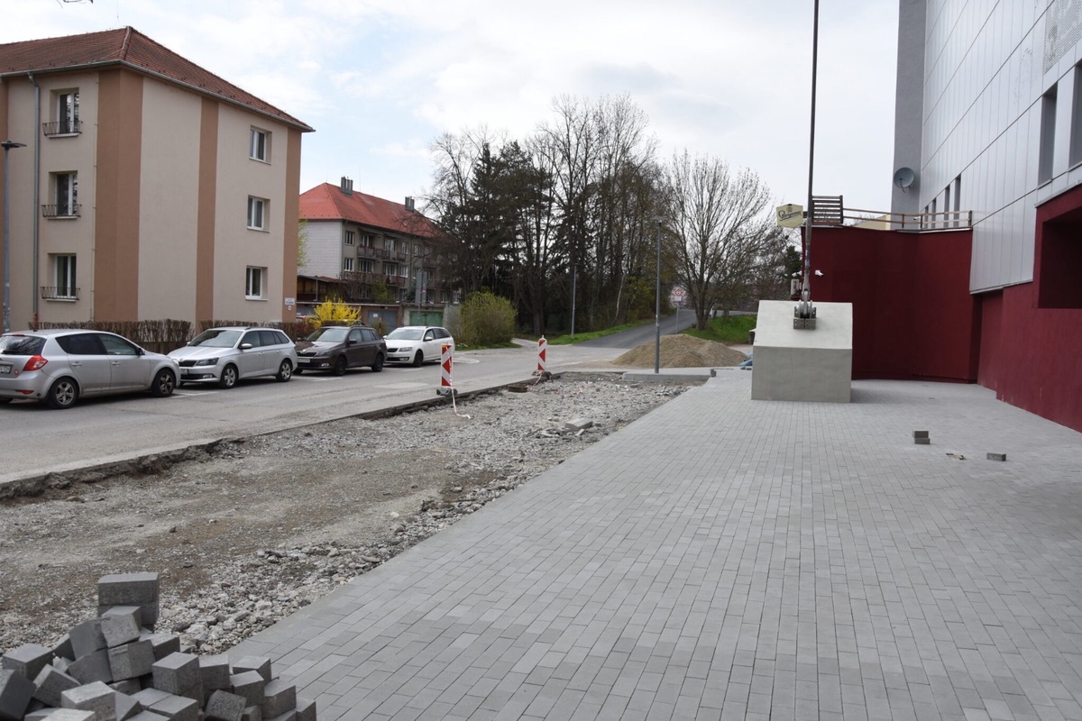 FOTO: V Trenčíne finišujú úpravy štadióna Pavla Demitru , foto 9
