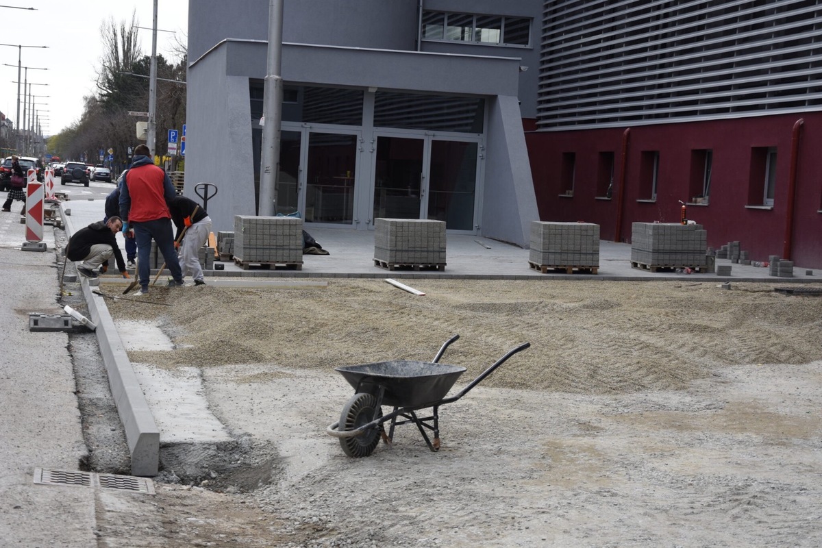 FOTO: V Trenčíne finišujú úpravy štadióna Pavla Demitru , foto 10