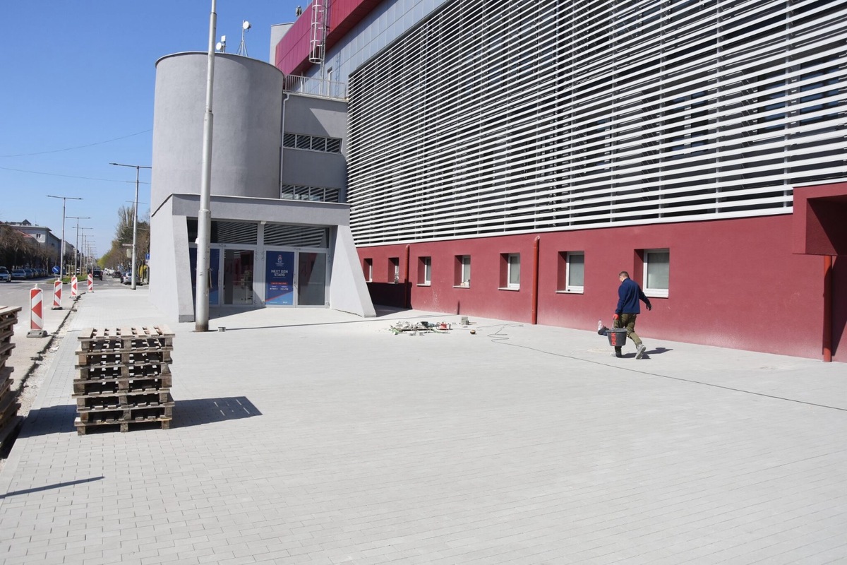 FOTO: V Trenčíne finišujú úpravy štadióna Pavla Demitru , foto 11