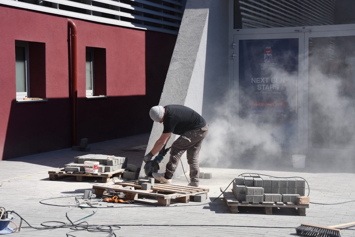 FOTO: V Trenčíne finišujú úpravy štadióna Pavla Demitru , foto 16