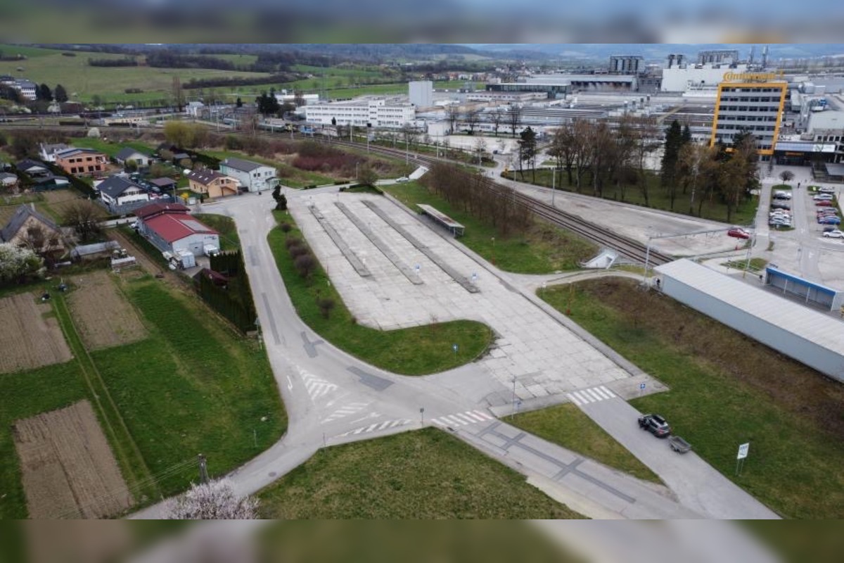 FOTO: V Púchove začali s prestavbou autobusovej stanice, foto 1