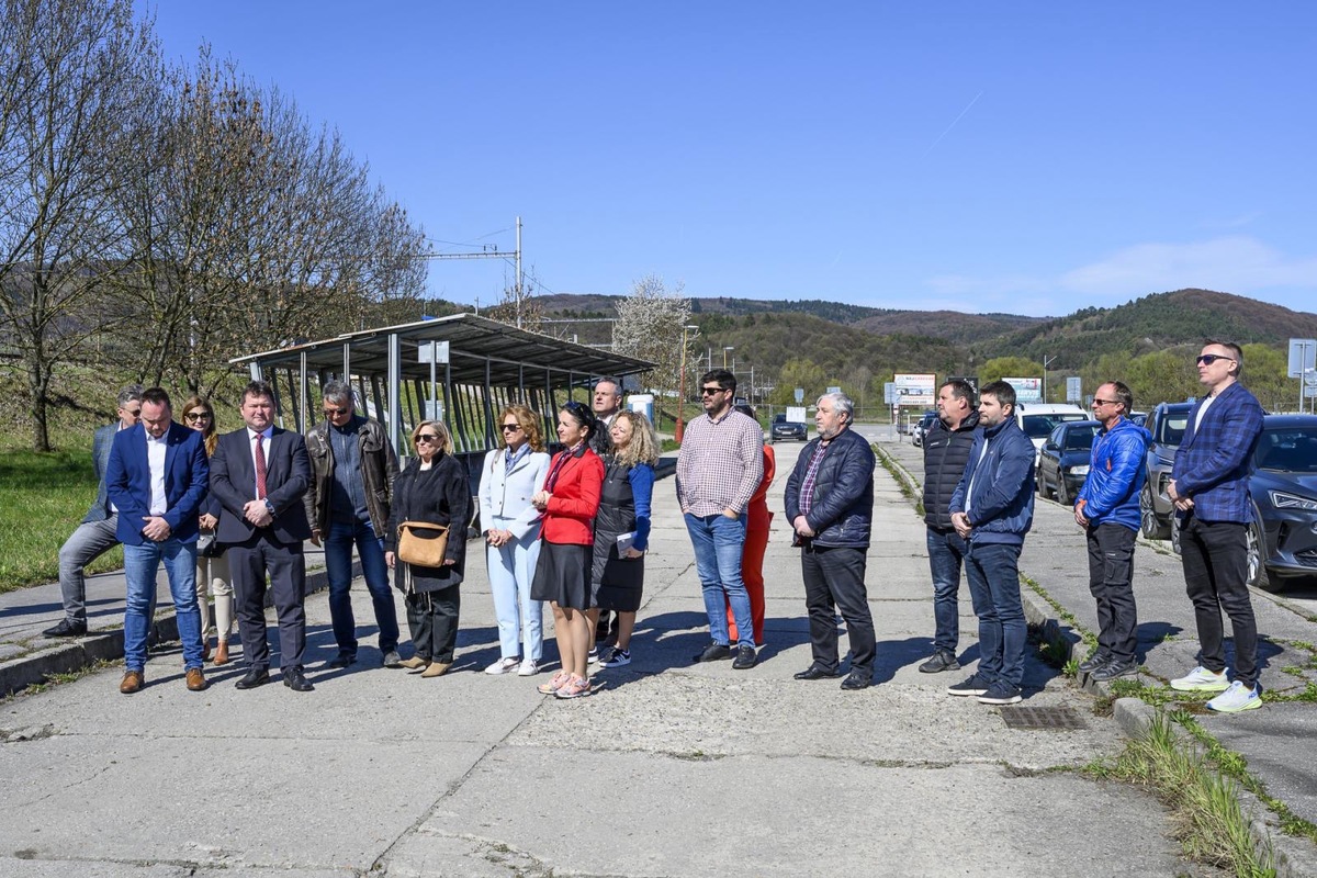 FOTO: V Púchove začali s prestavbou autobusovej stanice, foto 8