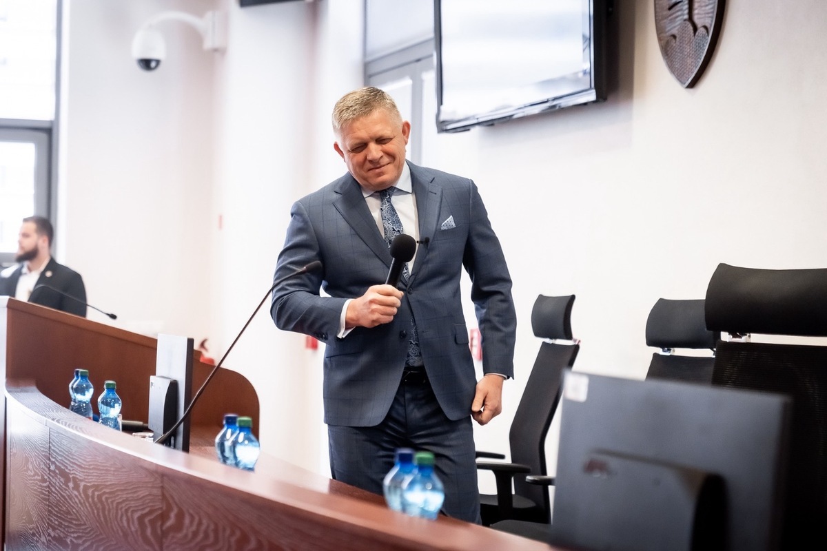 FOTO: Robert Fico debatoval so študentmi v Trenčíne, foto 2
