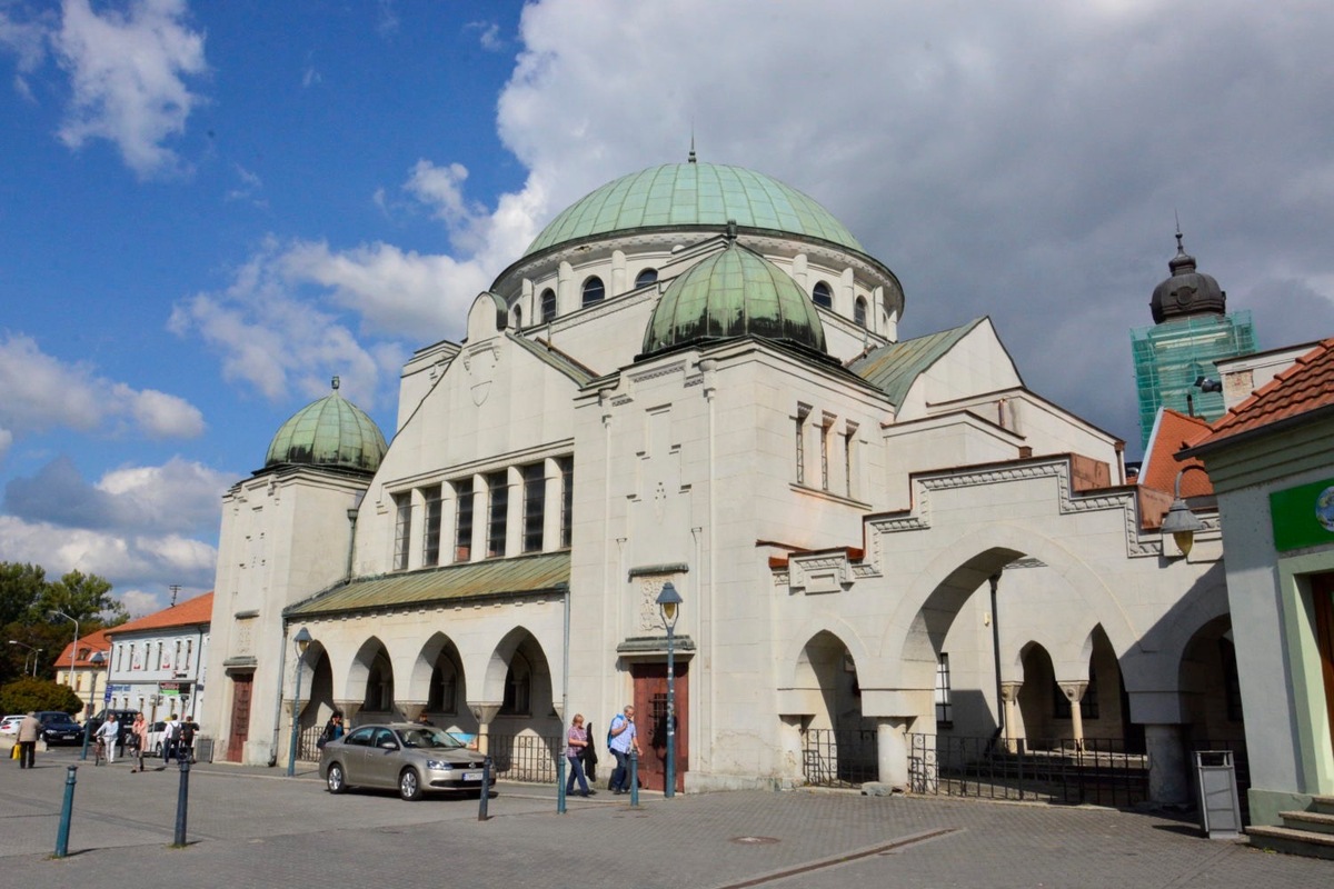 FOTO: Trenčianska synagóga sa dostala na poštovú známku, foto 2