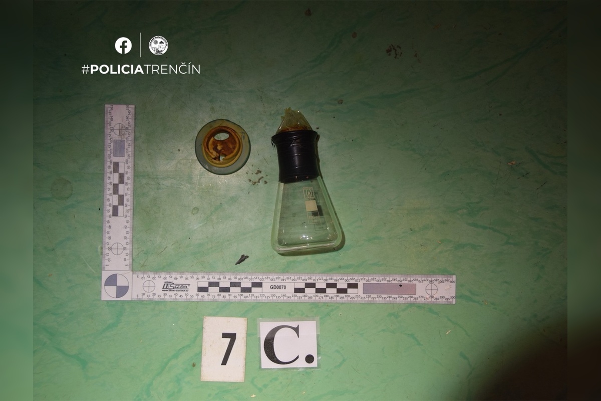 FOTO: Policajti z Prievidze odhalili nelegálnu výrobu drog, foto 2