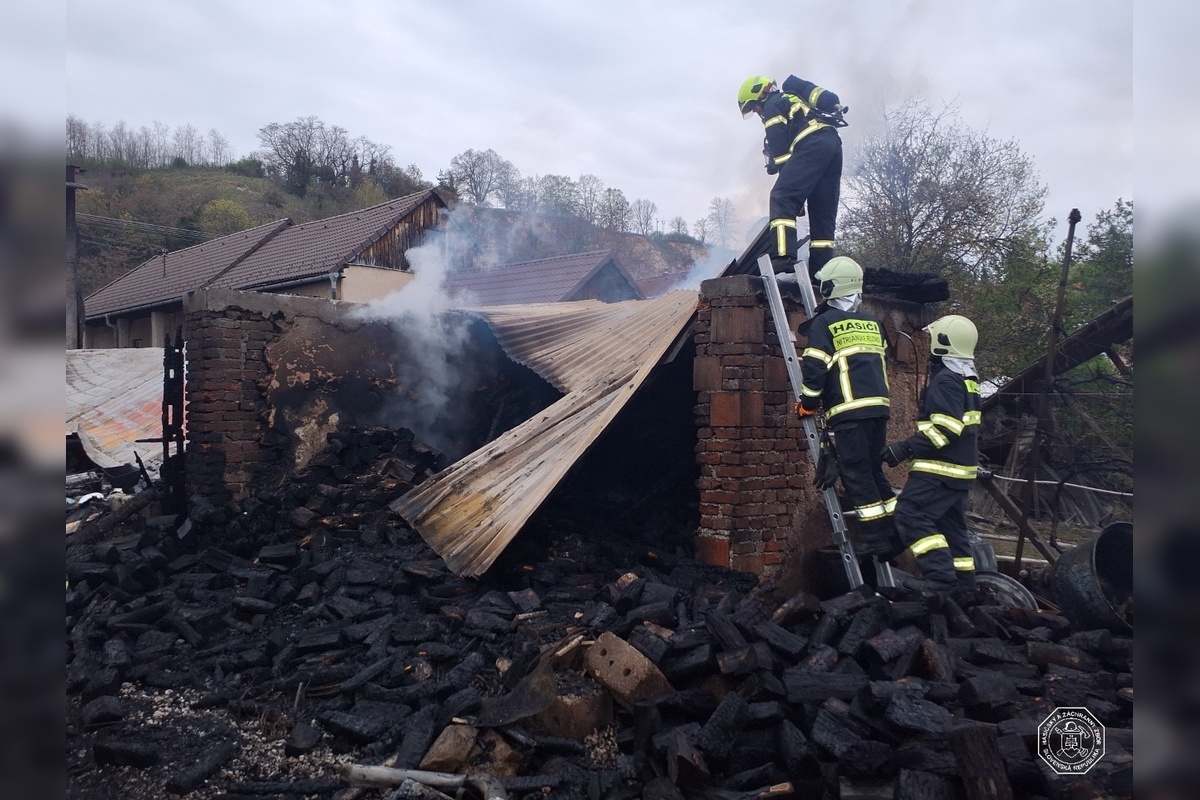 FOTO: Hasiči zasahovali pri požiari v okrese Partizánske, foto 3