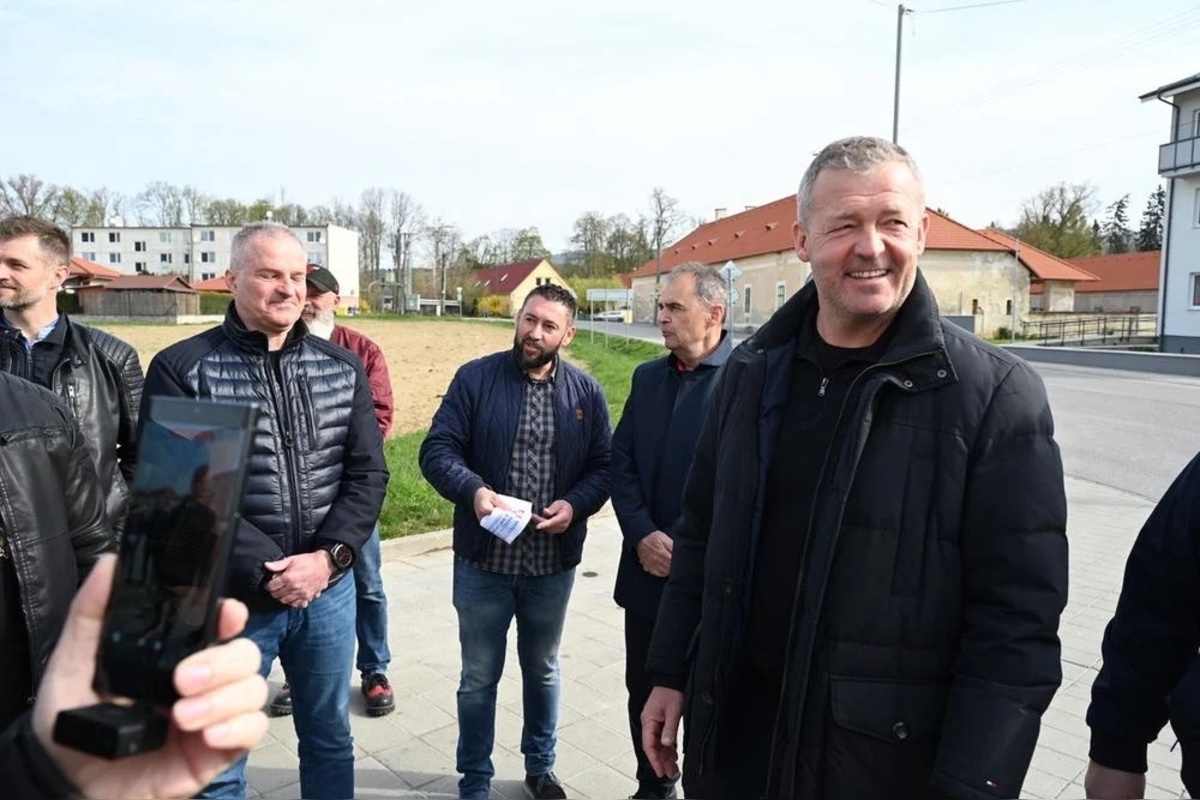 FOTO: Motešice už majú nový úsek cesty, foto 2