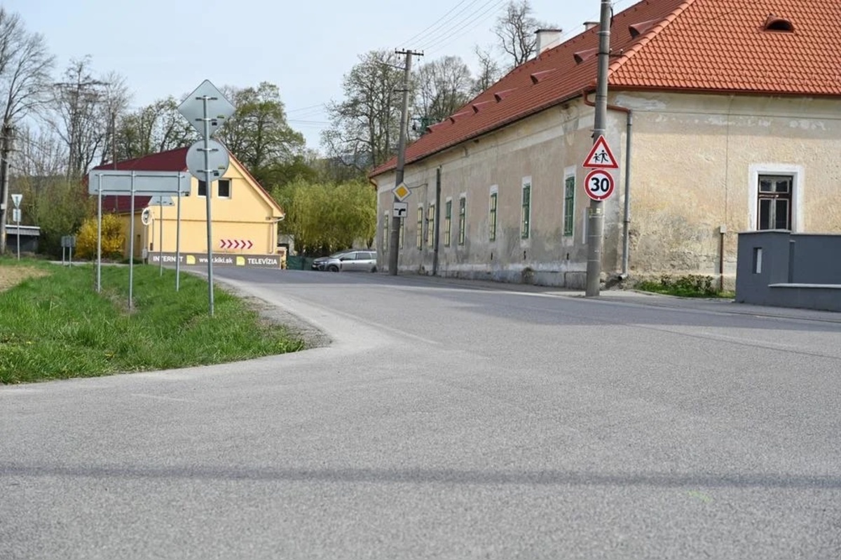 FOTO: Motešice už majú nový úsek cesty, foto 4