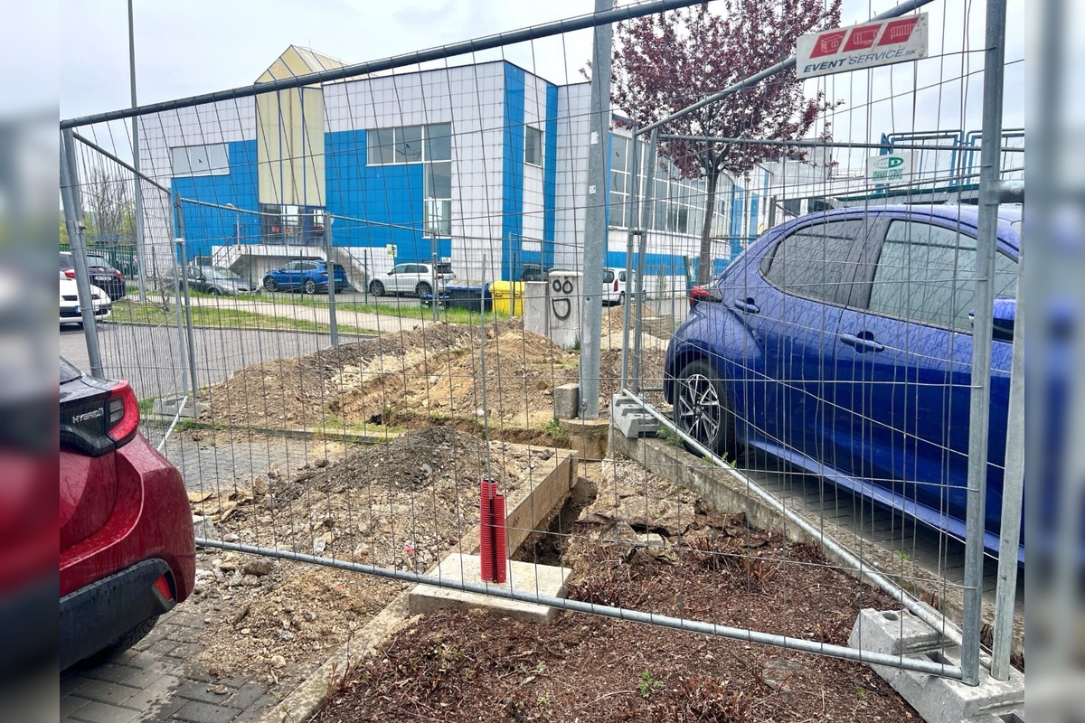 FOTO: V Trenčíne budujú nové nabíjacie stanice pre elektromobily, foto 2