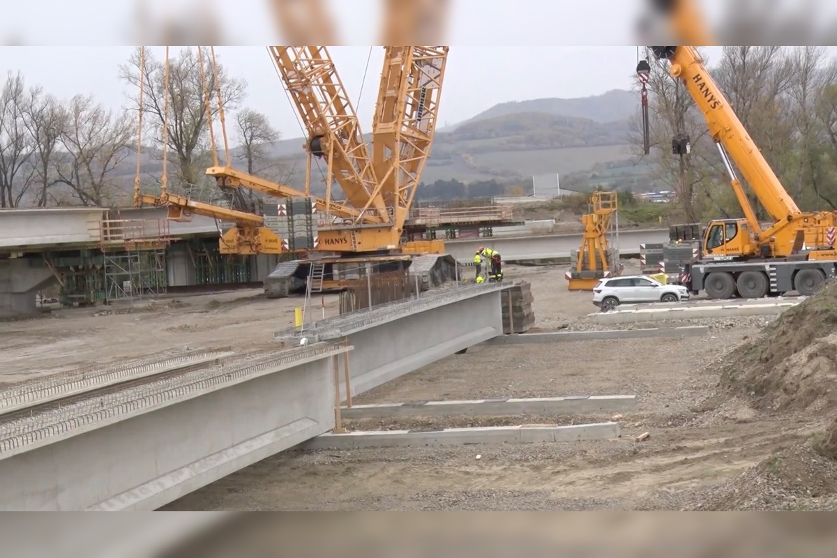 FOTO: Na „panelke“ finišujú posledné stavebné práce a úpravy, foto 1