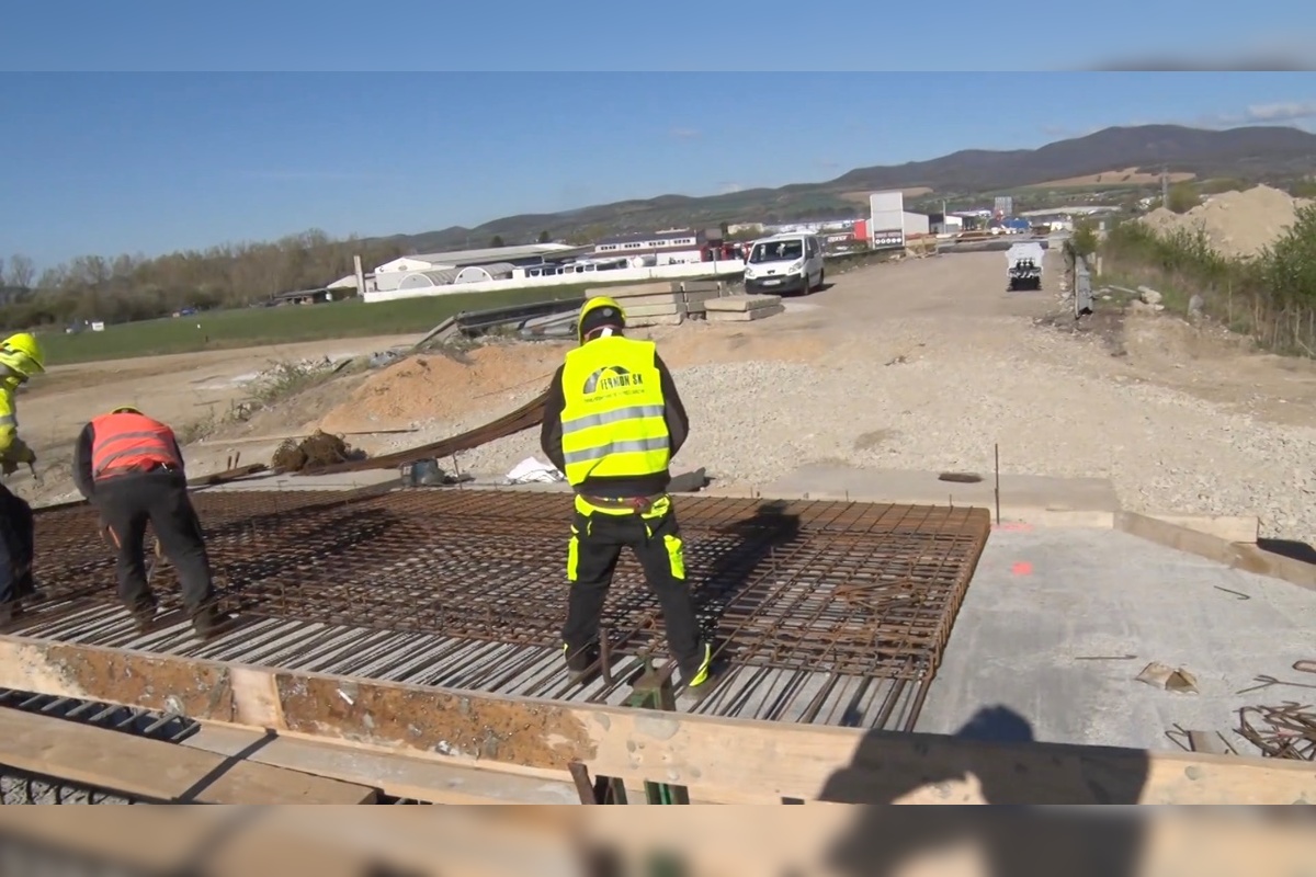 FOTO: Na „panelke“ finišujú posledné stavebné práce a úpravy, foto 8