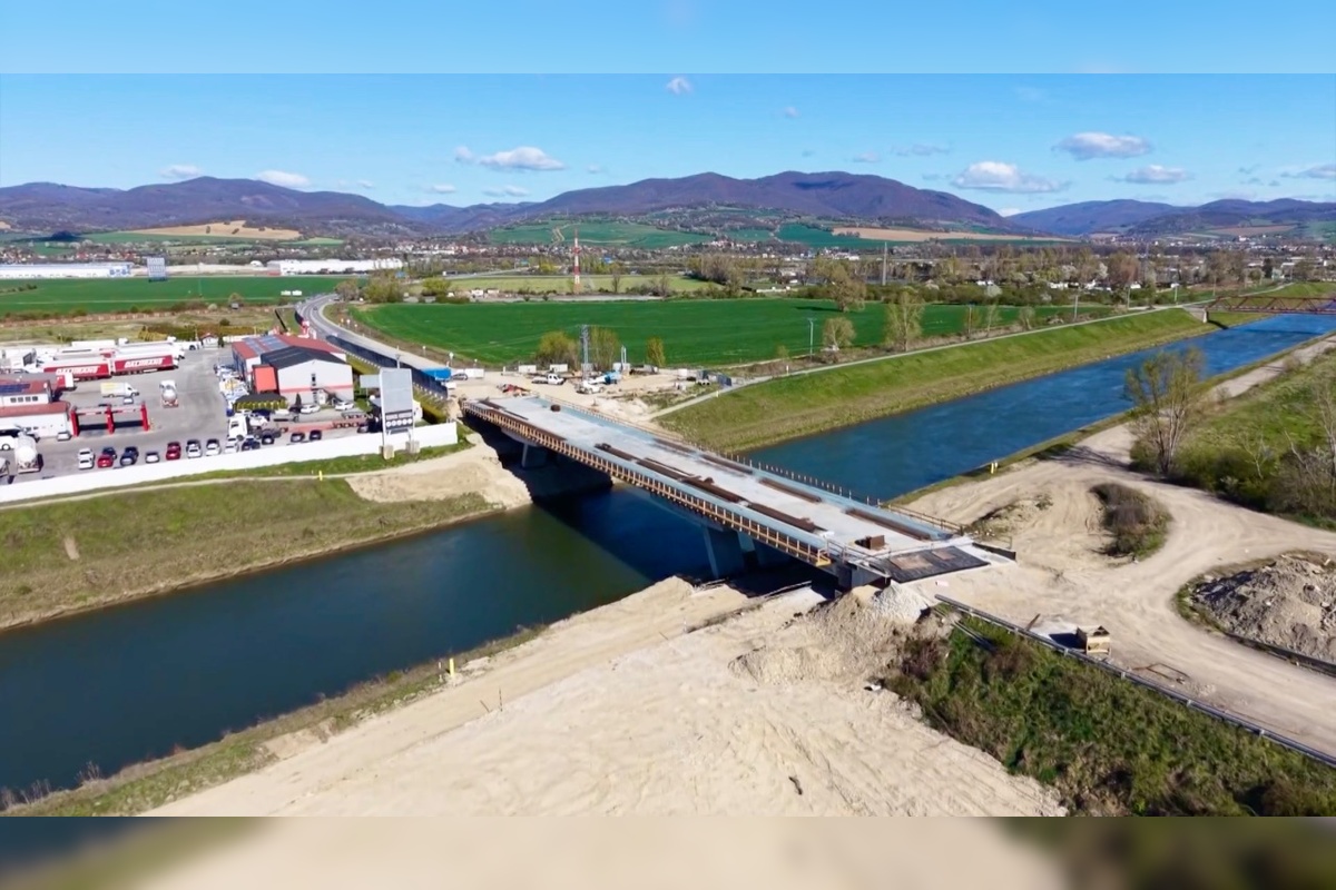 FOTO: Na „panelke“ finišujú posledné stavebné práce a úpravy, foto 10