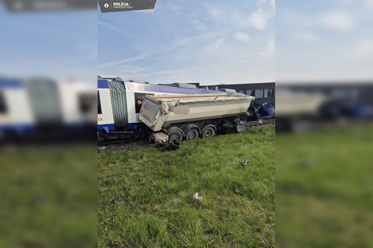 FOTO: Pri zrážke vlaku s kamiónom pri Dunajskej Strede zomrel 58-ročný kamionista a jazdec na koni Marián, foto 8
