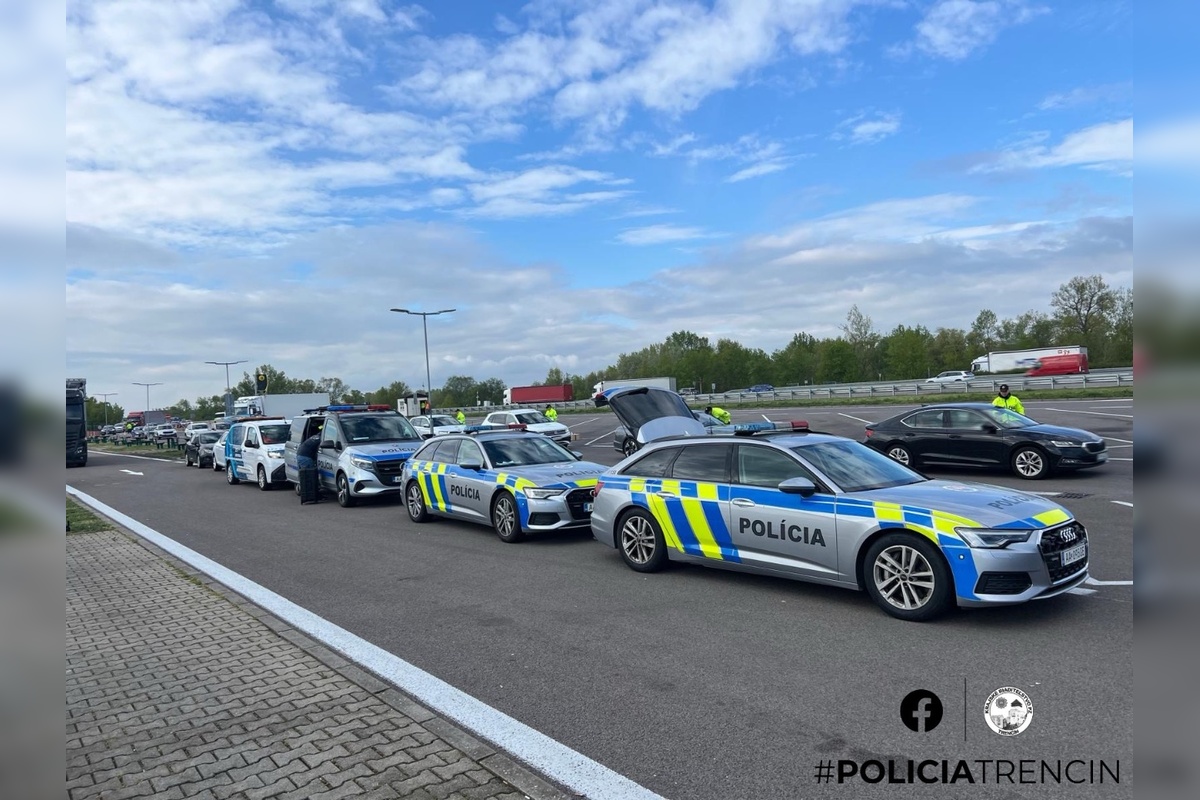 FOTO: Hromadná akcia policajtov pri Trenčíne, foto 1