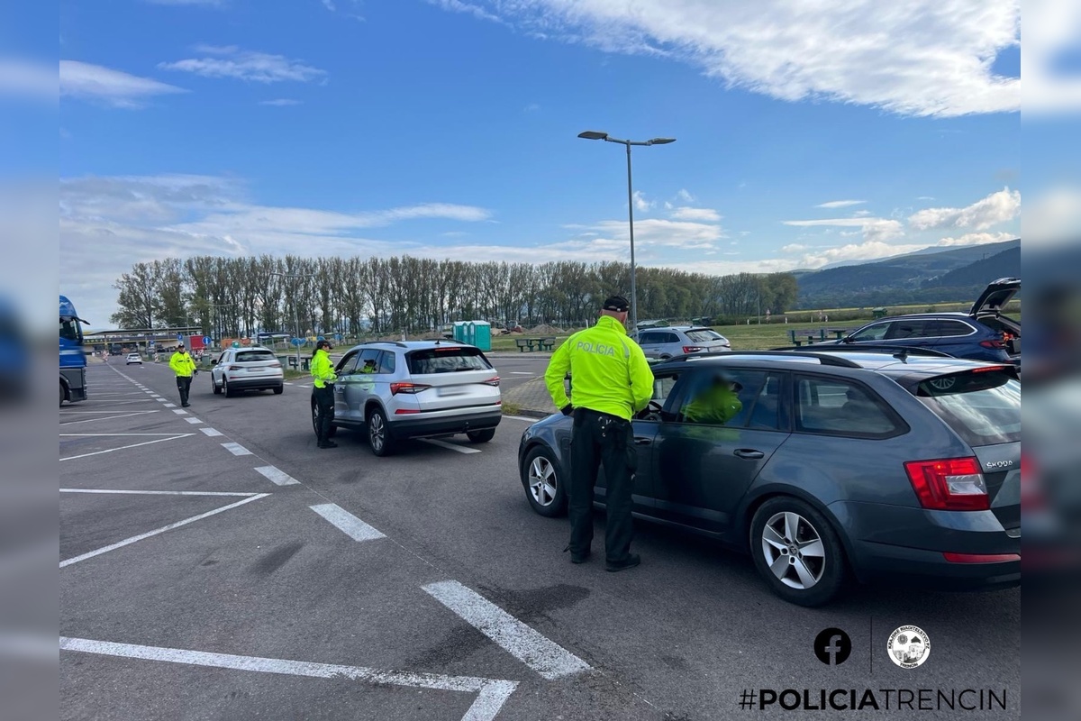 FOTO: Hromadná akcia policajtov pri Trenčíne, foto 7