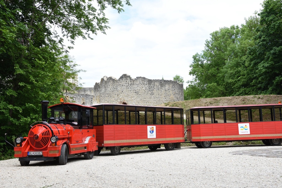 FOTO: Turistický vláčik v Trenčíne otvára sezónu, foto 5