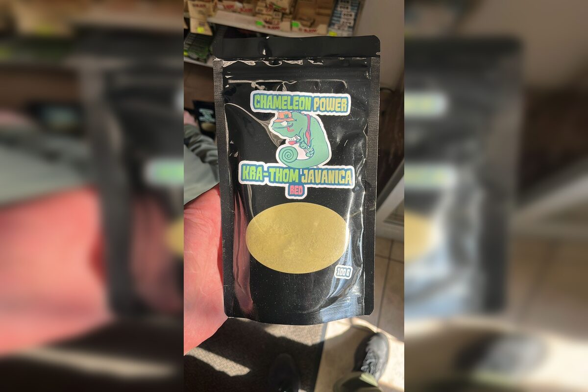 FOTO: Colníci odhalili veľký počet výrobkov so zakázanou látkou v trafike v Trenčíne , foto 5