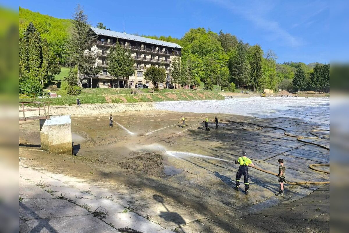 FOTO: Bazén v Opatovej je opäť vyčistený a napustení, návštevníci sú nadšení , foto 5