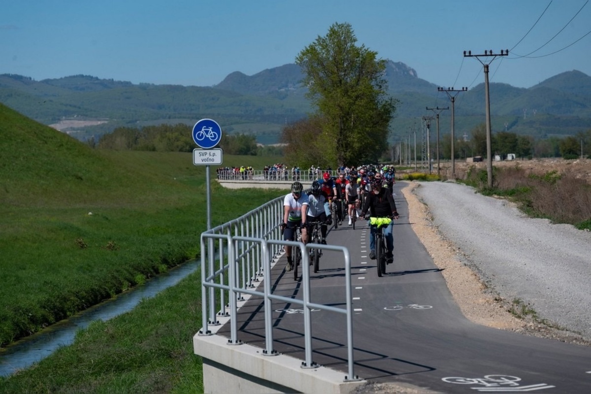 FOTO: Otvorenie nového úseku cyklomagistrály medzi Trenčínom a Dubnicou, foto 1