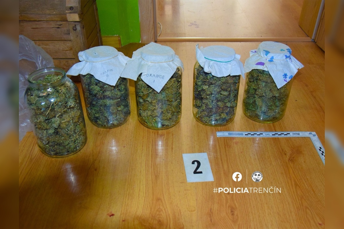 FOTO: Policajti zaistili viac ako 1,5 kg sušiny, foto 1