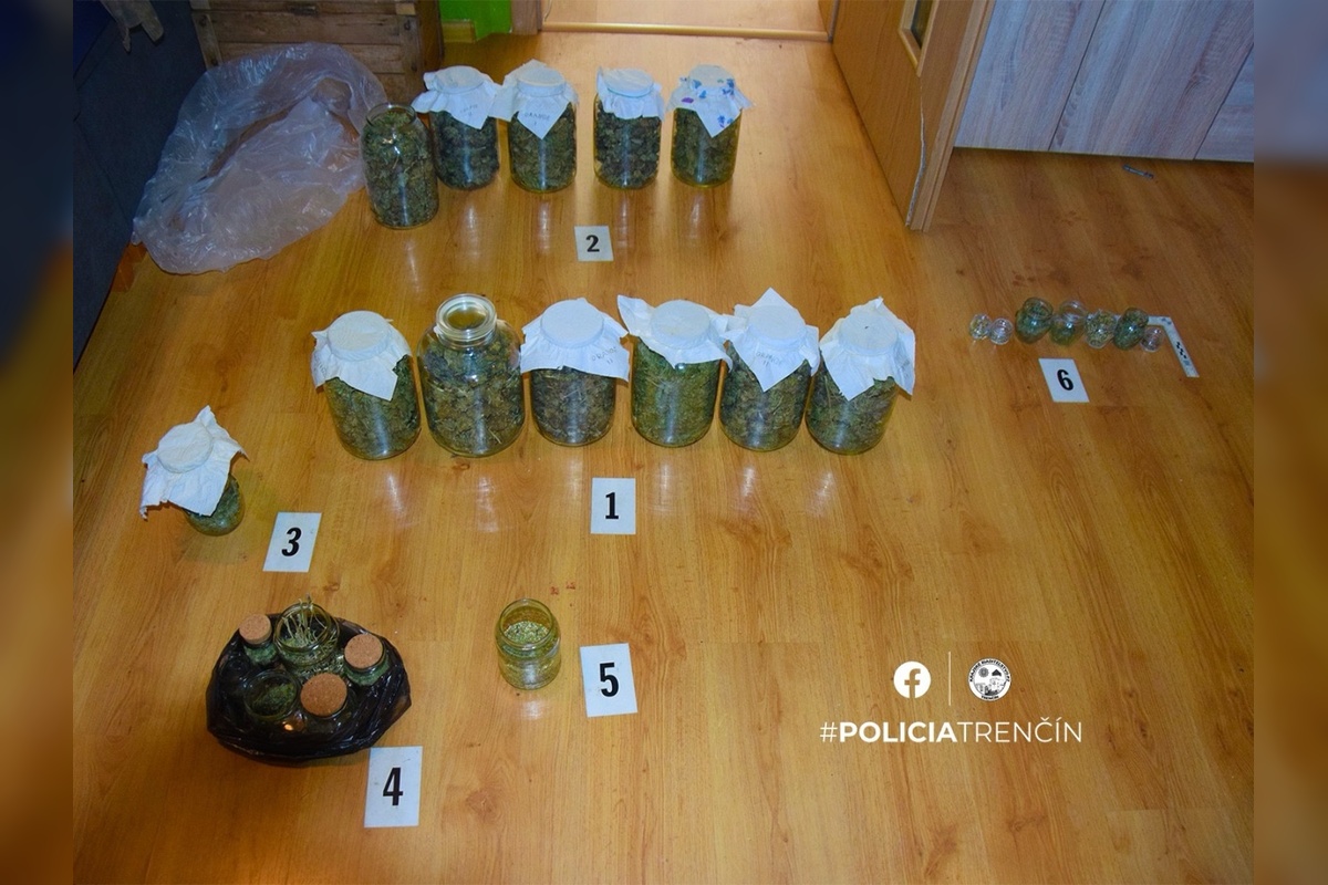 FOTO: Policajti zaistili viac ako 1,5 kg sušiny, foto 3