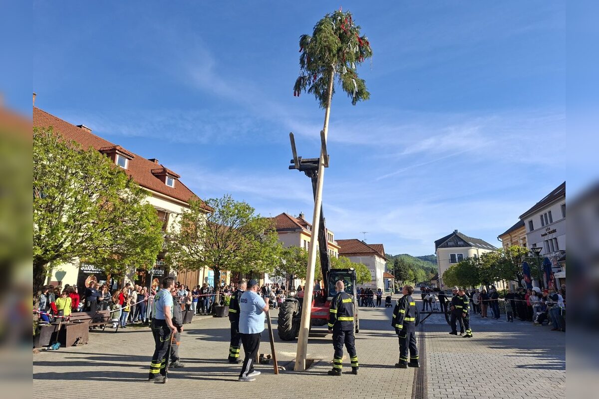 FOTO: Takto vyzeralo stavanie májov v Trenčianskom kraji, foto 9