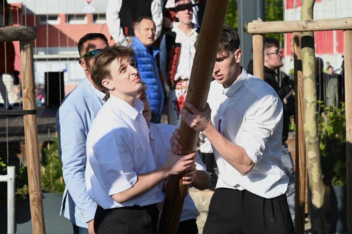 FOTO: Takto vyzeralo stavanie májov v Trenčianskom kraji, foto 22
